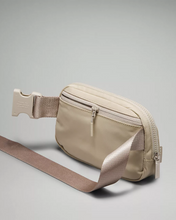 Load image into Gallery viewer, Lululemon Belt Bag (Linen)
